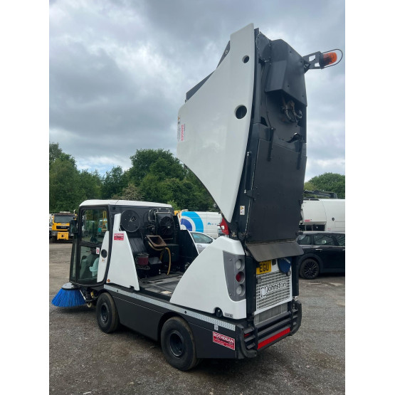 2020 JOHNSTON CX202 ROAD SWEEPER in Compact Sweepers
